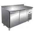 TABLE RÉFRIGÉRÉE AVEC DOSSERET EN ACIER INOX AISI 304 - VENTILÉ - Mod. G-GN2200BT - GASTRONORM 1/1 ( 53x32,5cm) - CAPACITÉ BRUTE 282 Lt - N. 2 PORTES - Température -18º/-22ºC - Dim. 136x70x96 cm - Norme CE