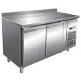 TABLE RÉFRIGÉRÉE AVEC DOSSERET EN ACIER INOX AISI 304 - VENTILÉ - Mod. G-GN2200TN - GASTRONORM 1/1 ( 53x32,5 cm) - CAPACITÉ BRUTE 282 Lt - N. 2 PORTES - Température -2°/+8°C - Dim. 136x70x96 cm - Norme CE