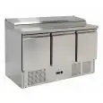 SALADETTE ET TABLE RÉFRIGÉRÉE EN ACIER INOX AISI 201 - GASTRONORM 1/1 ( 53x32,5cm) - STATIQUE - Mod. G-PS300-FC - N. 3 portes réfrigérées - Température +2°/+8°C - Dim. 136,5x70x97 cm - Norme CE