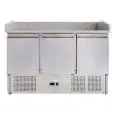 COMPTOIR RÉFRIGÉRÉ À PIZZA EN ACIER INOX AISI 201 - GASTRONORM 1/1 ( 53x32,5cm) - STATIQUE - Mod. G-S903PZVRX FC - N. 3 portes réfrigérées - Température +2°/+8°C - Dim. 140x70x102 cm - Norme CE