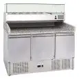 COMPTOIR RÉFRIGÉRÉ À PIZZA EN ACIER INOX AISI 201 - GASTRONORM 1/1 ( 53x32,5cm) - STATIQUE - Mod. G-S903PZVRXGLASS FC - N. 3 portes réfrigérées - Température +2°/+8°C - Dim. 140x70x145,5 cm - Norme CE