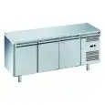 TABLE RÉFRIGÉRÉE EN ACIER INOX AISI 201 - POUR SNACK - VENTILÉ - Mod. G-SNACK3100TN-FC - CAPACITÉ BRUTE 239 Lt - N. 3 PORTES - Température -2°/+8°C - Dim. 179,5x60x85 cm - Norme CE