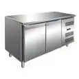 TABLE RÉFRIGÉRÉE EN ACIER INOX AISI 201 - FROID VENTILÉ - Mod GN2100TN - GASTRONORM 1/1 (53 x 32,5 cm) - 2 PORTES - CAPACITÉ 282 L - TEMPÉRATURE +2°/+8°C - Dimensions L 136 x P 70 x h 85 cm