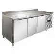 TABLE RÉFRIGÉRÉE AVEC DOSSERET EN ACIER INOX AISI 304 - FROID VENTILÉ - Mod SNACK 3200 BTF - 3 PORTES - CAPACITÉ 386 L - TEMPÉRATURE -18°/-22°C - Dim L 179,5 x P 60 x h 96 cm