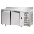 TABLE RÉFRIGÉRÉE AVEC DOSSERET EN ACIER INOX AISI 304 - VENTILÉE - Mod. UG02MGNAL - GASTRONORM 1/1 - N. 2 PORTES - TEMPÉRATURE 0°/+10°C - Dim. cm. 142x70xh95/102 - Norme CE