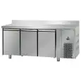 TABLE RÉFRIGÉRÉE AVEC DOSSERET EN ACIER INOX AISI 304 - VENTILÉE  - Mod. UG03MBTAL - GASTRONORM 1/1 - N. 3 PORTES - TEMPÉRATURE -18°/-22°C - Dim. cm 187x71,5xh95/102 - Norme CE