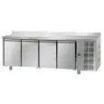 TABLE RÉFRIGÉRÉE AVEC DOSSERET EN ACIER INOX AISI 304 - Mod. UQ04MAL - POUR PÂTISSERIE - PLAQUES 60x40 - VENTILÉE - N. 4 PORTES - TEMPÉRATURE 0°/+10°C - Dim. 270x80xh95/102 cm - Norme CE