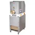 MACHINE PROFESSIONNELLE À PÂTES FRAÎCHES - Mod. XY 700 - Production horaire 30 Kg/h - Puissance 2 kW - 400V/3/50Hz - Norme CE